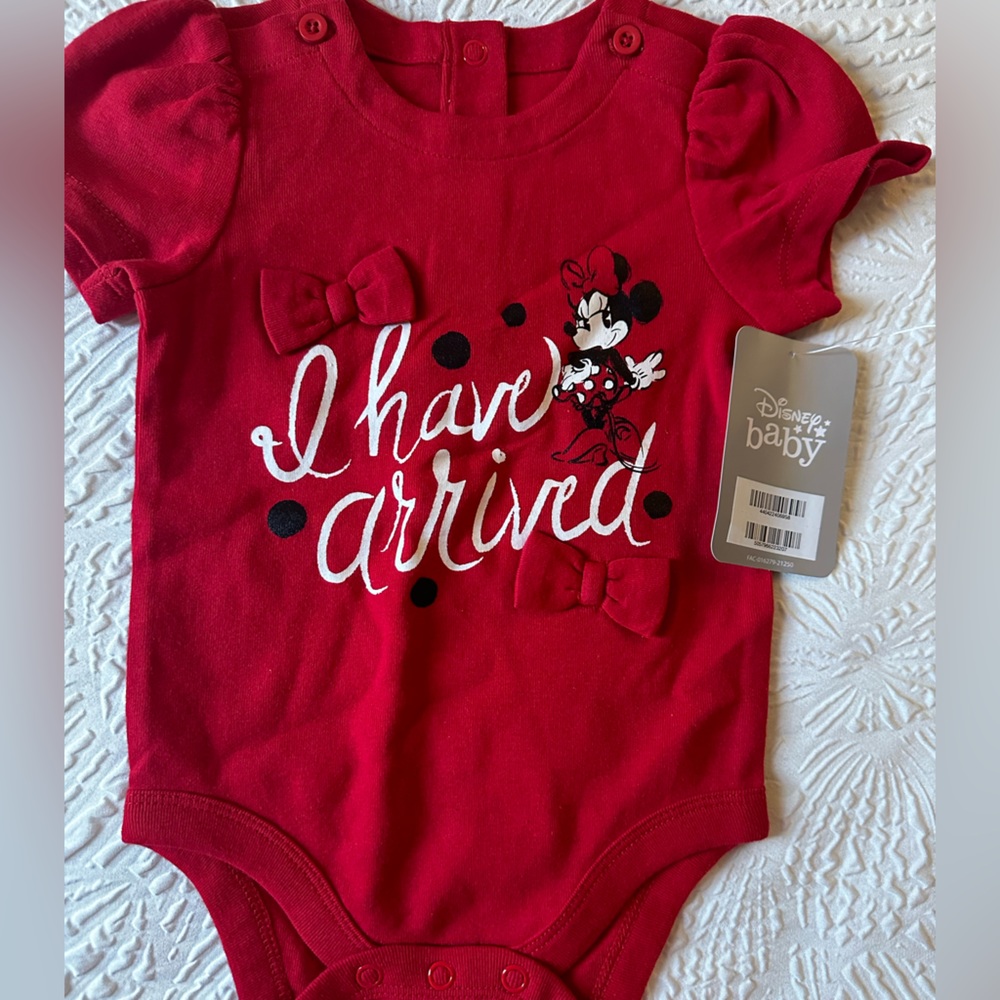 New Disney Baby“ I have arrived “Baby onesie . Disney Store Exclusive . 9-12 M.